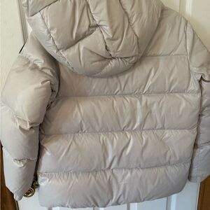 Stylish Puffer Jacket in Light Gray